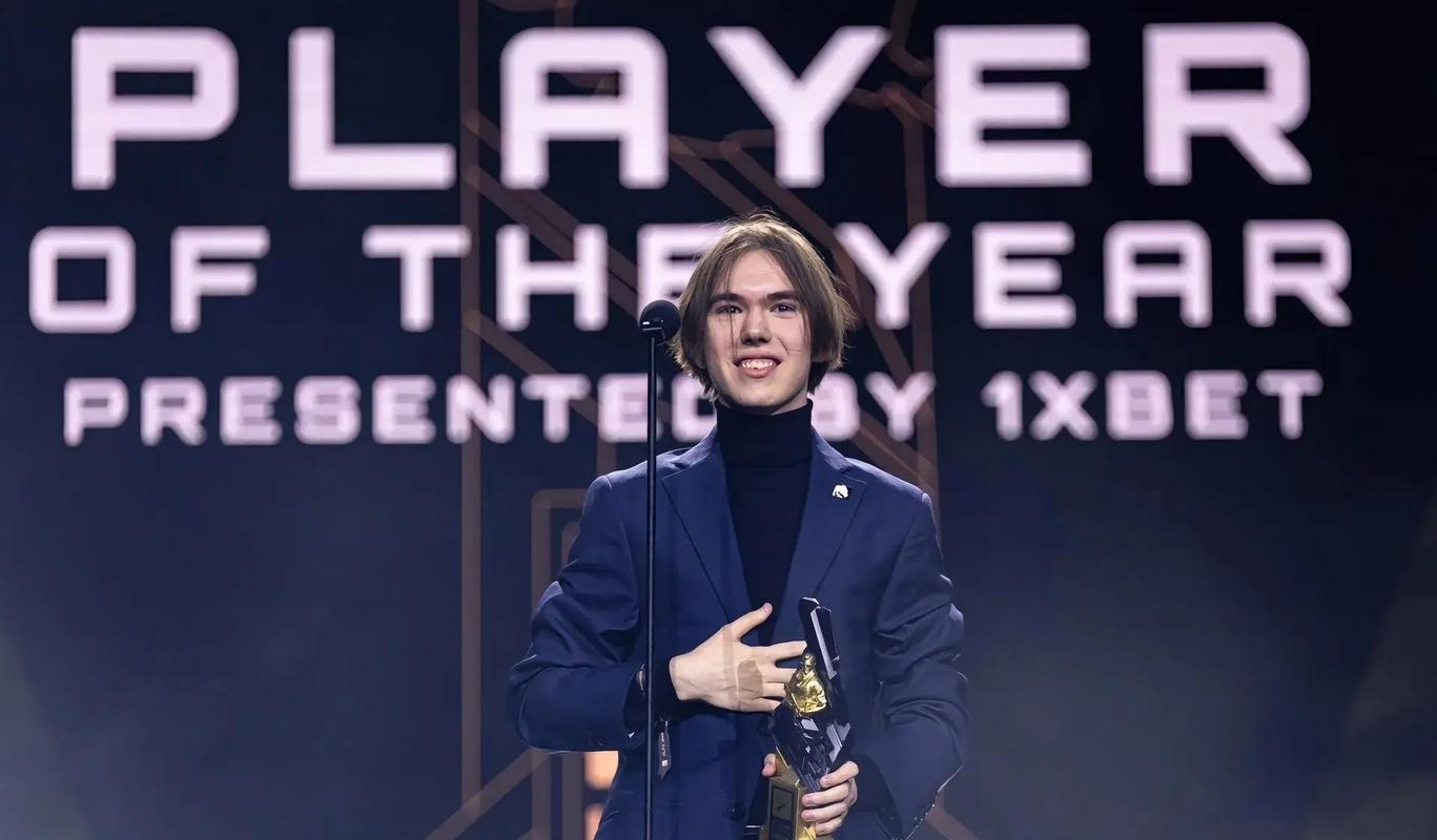 Ultra Prime 和 FunPlus Phoenix 获得胜利 - LPL 第二分区 2025 比赛日亮点