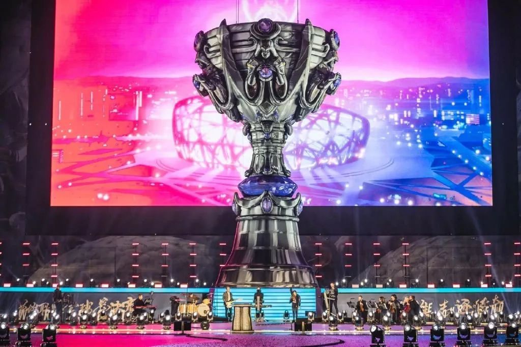 Valve 发布了 1.1 GB 的补丁，修复了 Ancient 和 Train 上的移动和碰撞更新